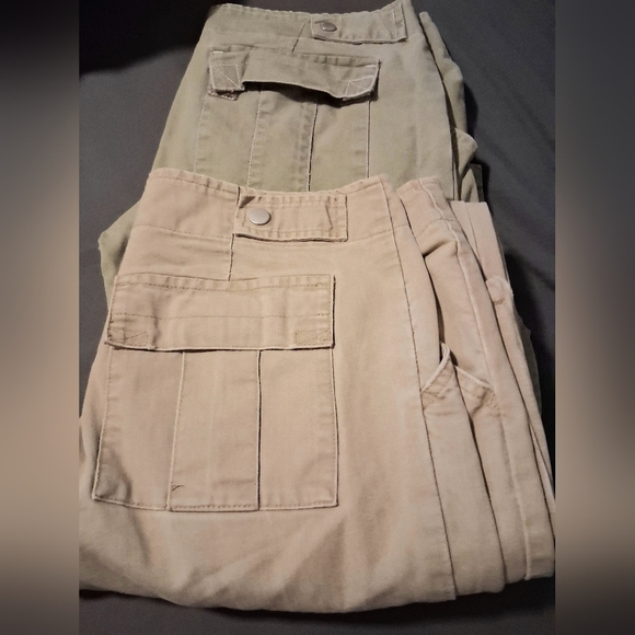 Old Navy Pants - 2 Pair Old Navy Womens Cargo Pants in Khaki and Beige, Lot Of 2!